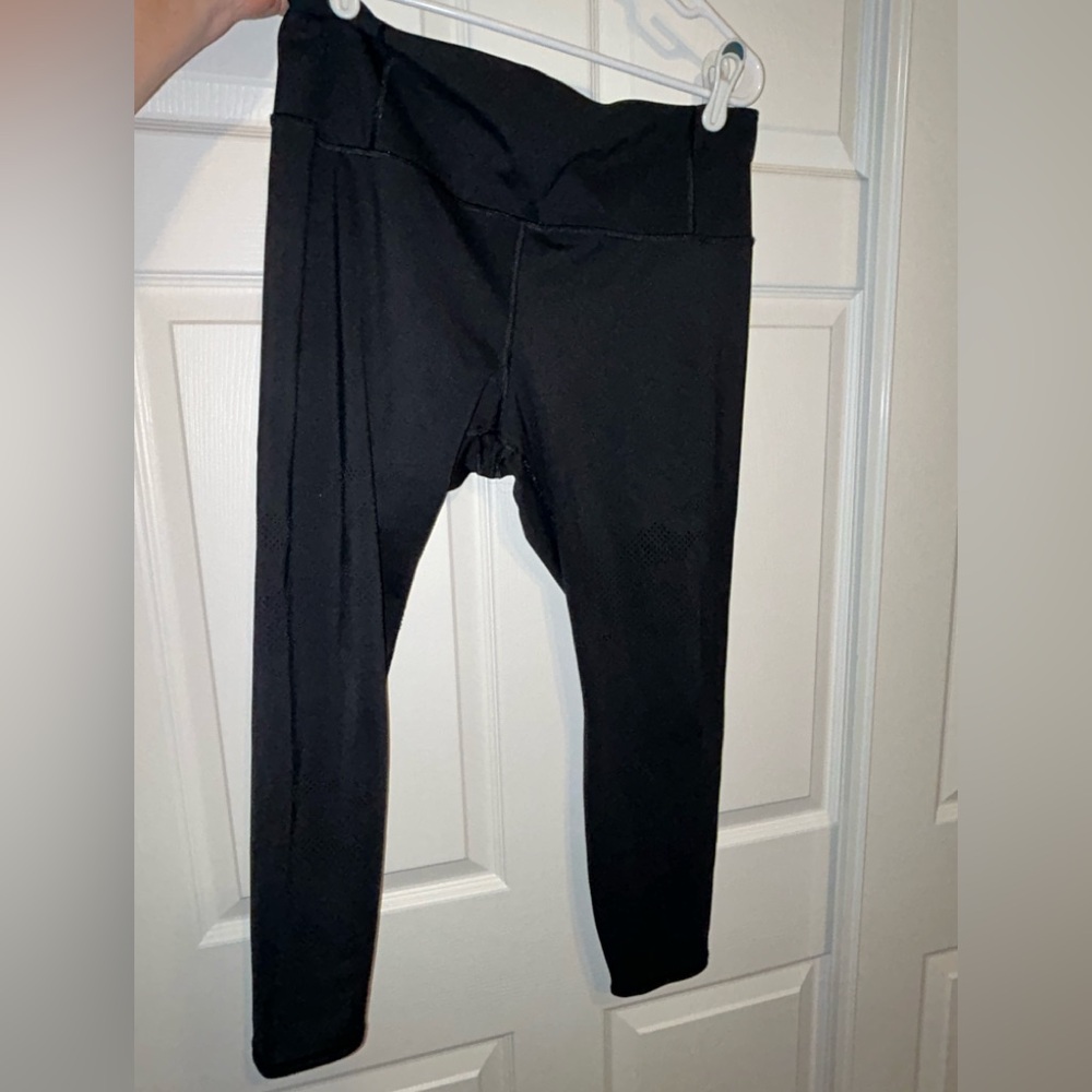 Athleta Black Leggings 7/8 length XL Excellent condition.  Laser cut perforation